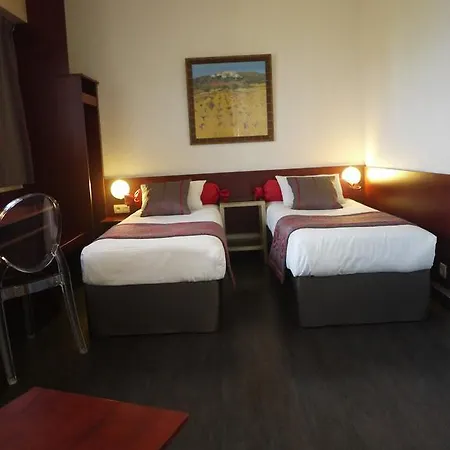 Kyriad Direct Rennes Ouest Otel 3*